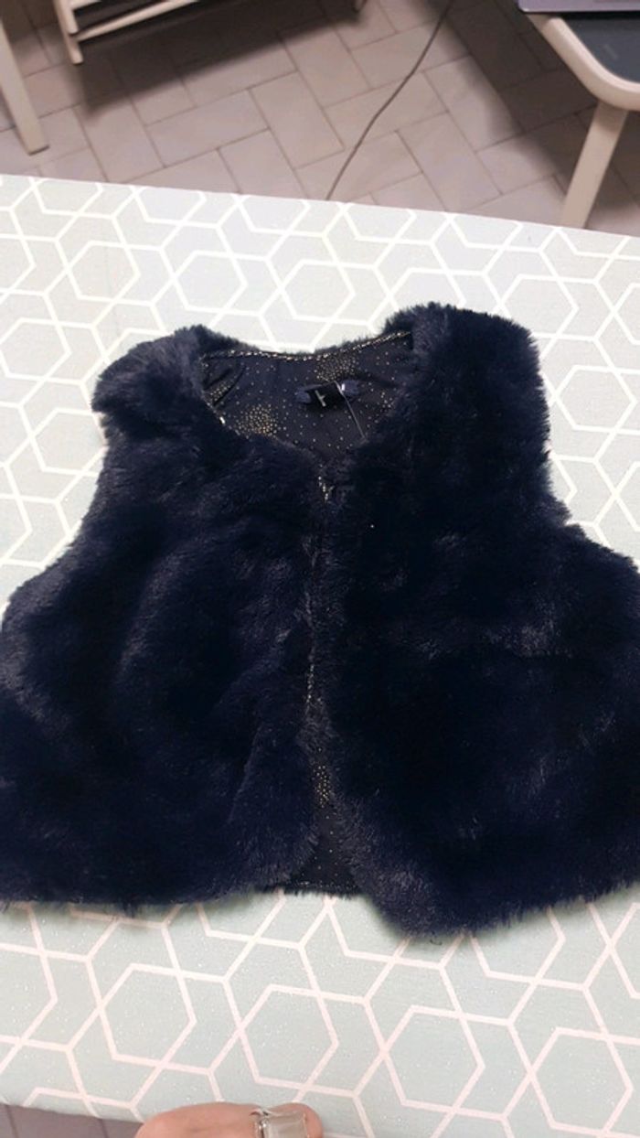 Gilet en fausse fourrure bleu marine