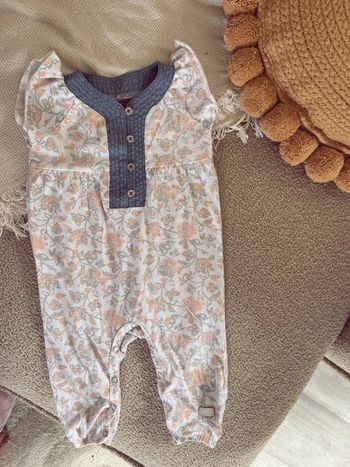 Combinaison à fleurs pastel fille