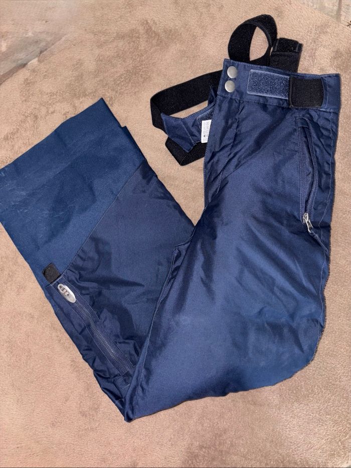 Pantalon de ski taille 8/10 ans décathlon en bon état.