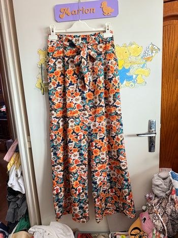 Pantalon large dans le bas coloré à fleurs, taille S, marque Kilky