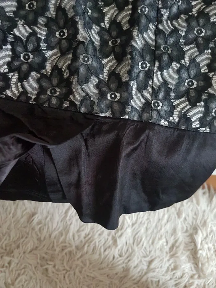 Joli haut noir/ivoire dentelle Durand Paris Taille 36/38 Neuf - photo numéro 2
