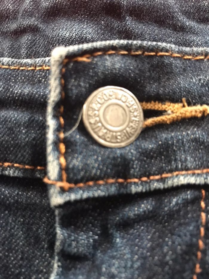 Short en jeans Levis (levi’Strauss) model 511 W33 (42-44 taille française) - photo numéro 3