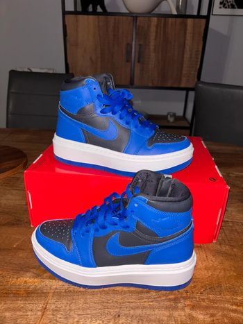 Baskets Air Jordan 1 P.36,5 Neuves unisex