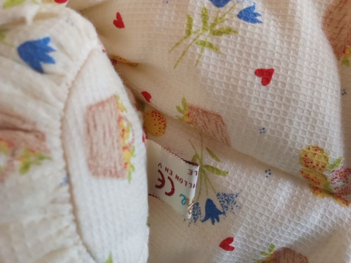 Peluche minouche ours ourson avec sa luciole Vintage crème tissu imprimé blanc paniers yeux noirs durs vintage ancien environ 30 ans  d'occasion à laver - photo numéro 5
