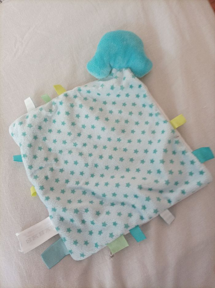 Doudou carré bleu et blanc - photo numéro 2