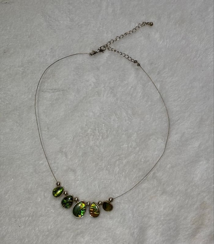 Collier argenté et vert en nacre d’ormeau – Éclat naturel 🌿✨ - photo numéro 6