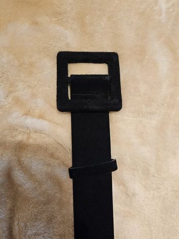 Ceinture en daim noir Mango