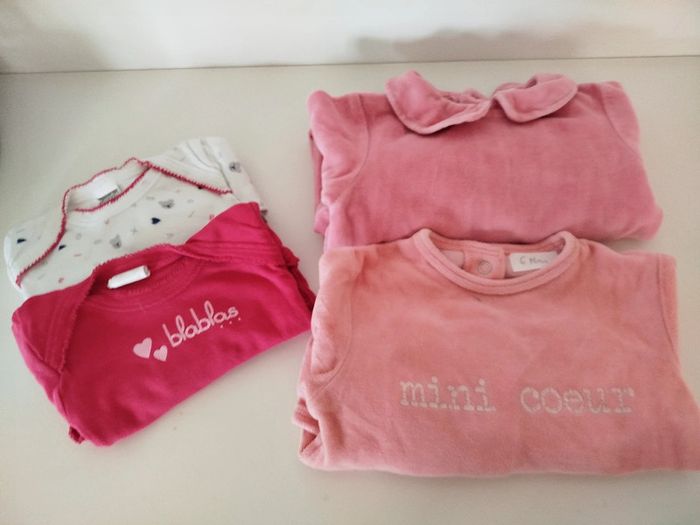 Lot vêtements fille 6 mois – pyjamas & bodys