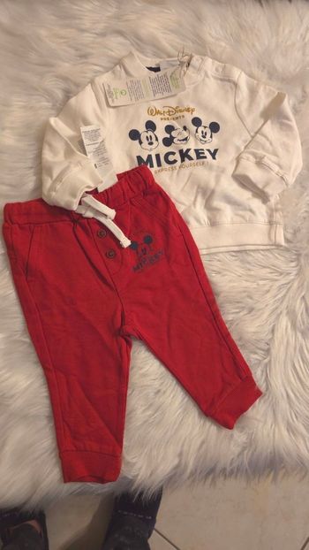 NEUFS (non portés) 🏷🤩💙👌 superbe Ensemble mickey  molleton 6 mois garçon 💙🤩🏷