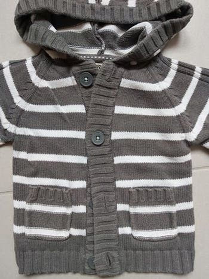 Gilet à capuche 6 mois - photo numéro 2