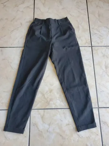 Pantalon noir Bershka taille 34