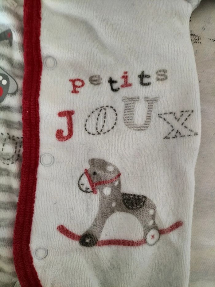 Pyjamas gris et rouge - photo numéro 2