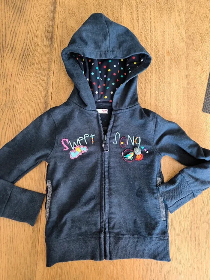 Lot 2 vestes zippées à capuche. Fille 3 ans. - photo numéro 4