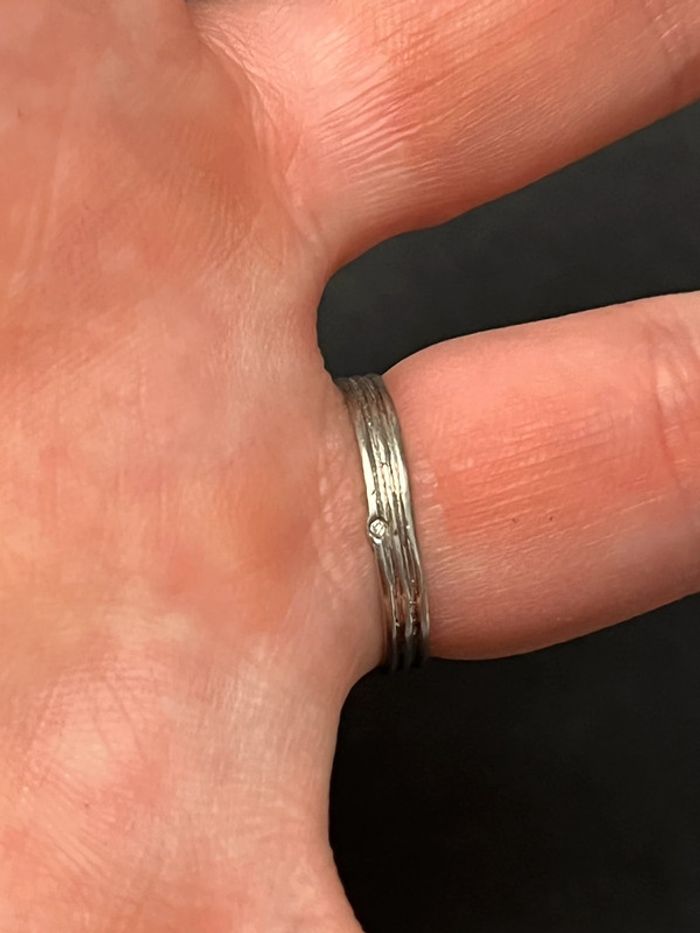 Jolie bague en argent massif ciselé avec pierre blanche T. 54 femme TBE - photo numéro 4