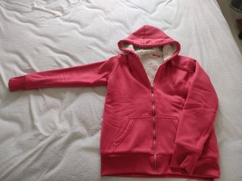 Gilet zippé femme en bon état taille 42/44 ( taille petit )