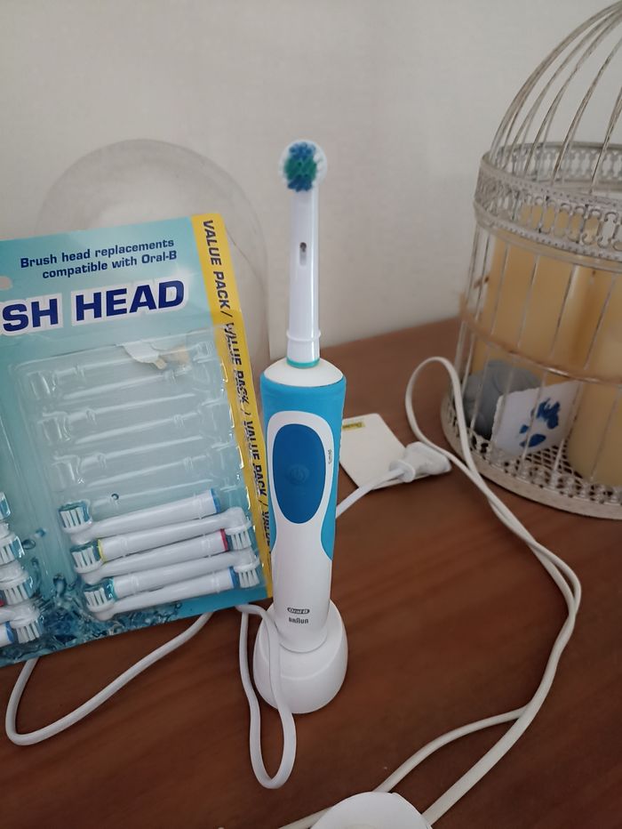 Brosse à dents électrique - photo numéro 2