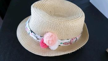 Beau chapeau taille 49