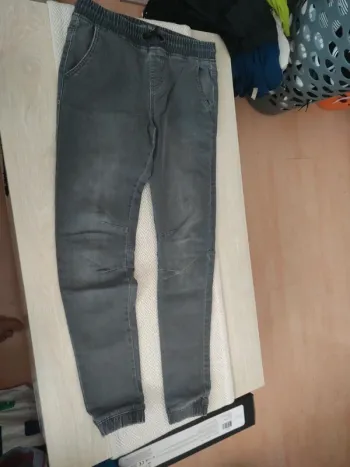 Jean large resserrer cheville gris 13 14 ans