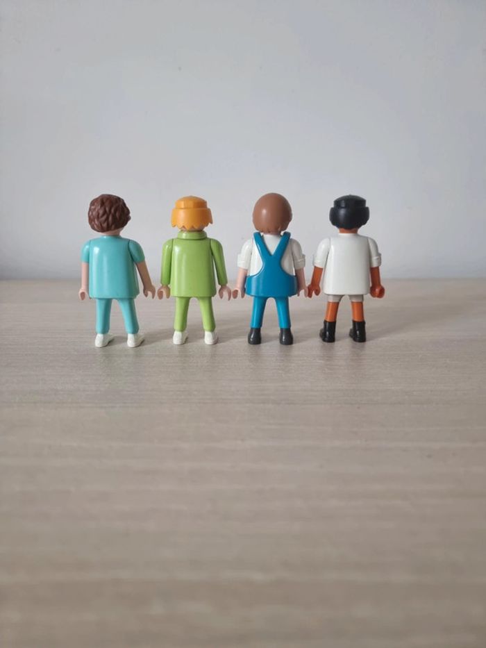 Lot de 4 figurines Playmobil - photo numéro 2
