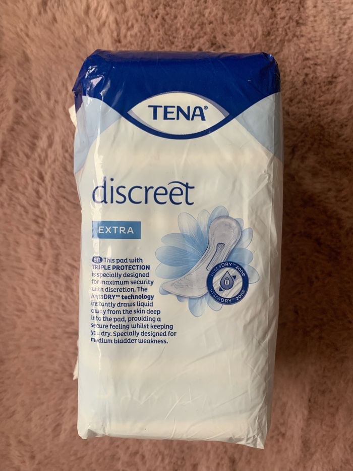 Lot protections périodiques serviettes hygiéniques femme TENA - photo numéro 3