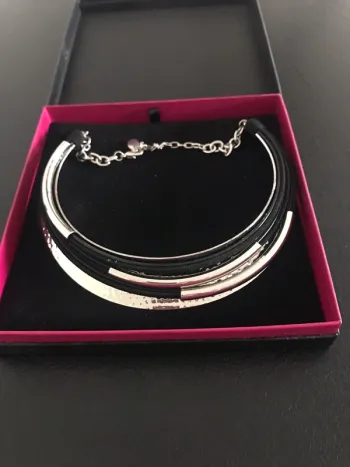 Collier en acier et corde noir