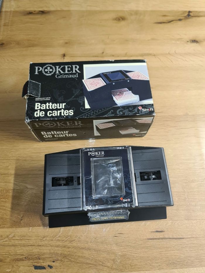 Neuf Batteur de cartes des éditions Grimaud,