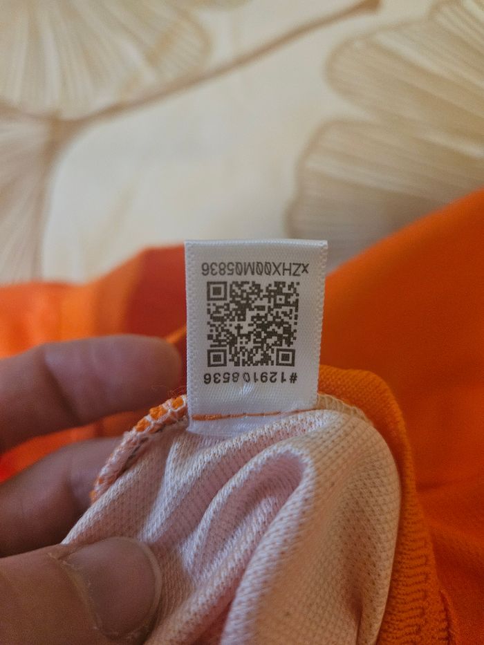 Maillot Real madrid neuf Taille M - photo numéro 4