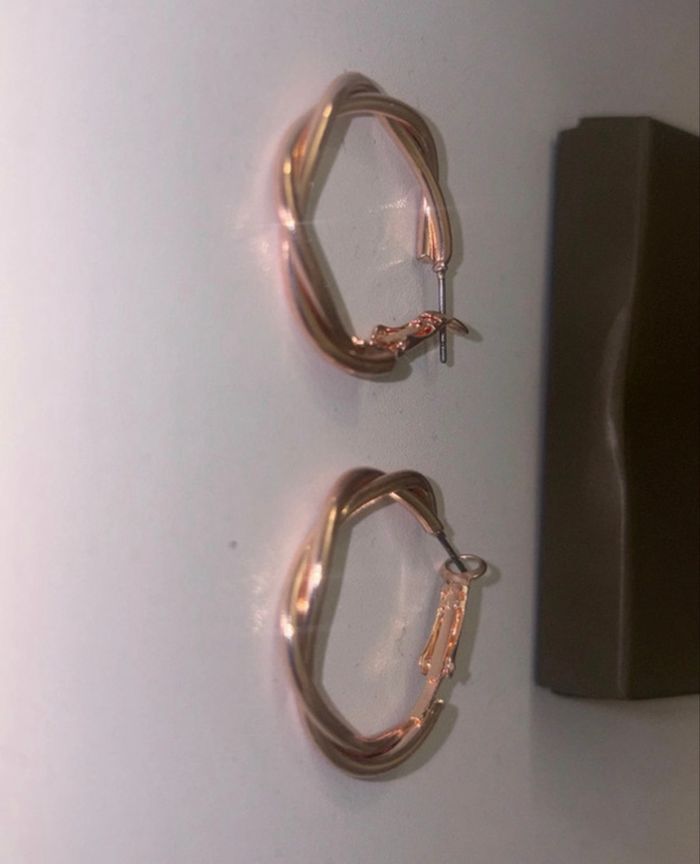 Boucles d’oreilles créoles torsadées – doré rosé ✨ - photo numéro 2