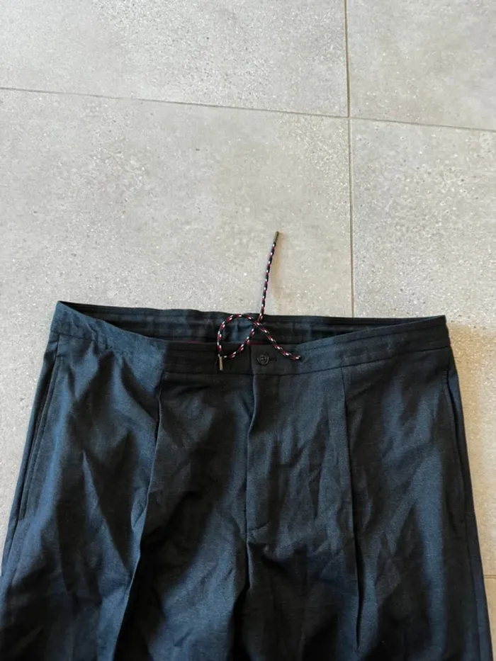 Pantalon noir Strellson, très bon état, taille 54 50x105cm - photo numéro 2