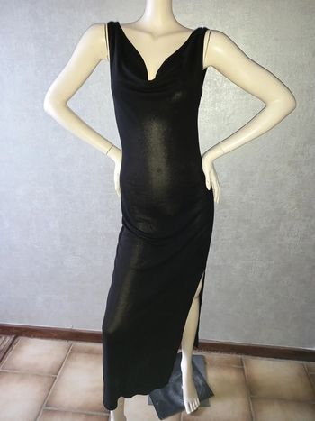 robe noire longue noire fendue sur un coté taille 40