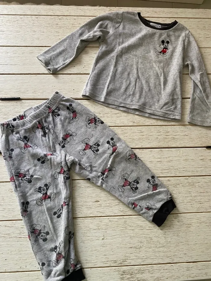 Lot pyjamas deux pièces velours 3 ans - photo numéro 2