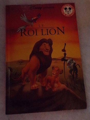 Livre le Roi Lion club du livre Mickey Disney