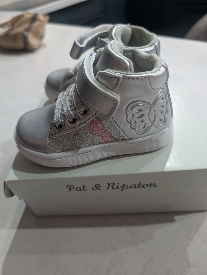 Chaussures basket sneakers taille 20 - photo numéro 2