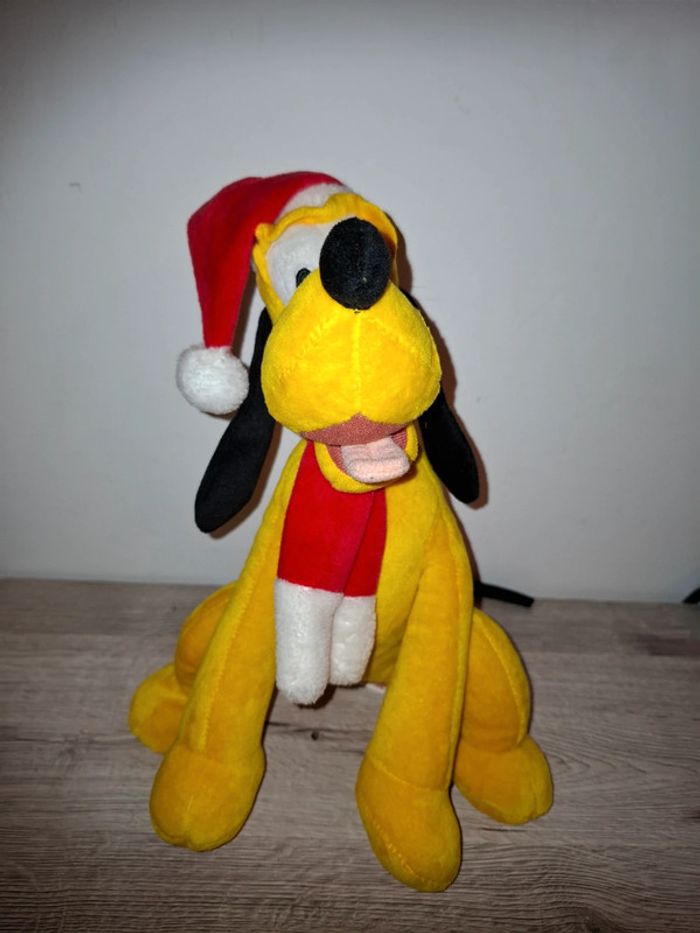Peluche pluto Noël musical disney neuve