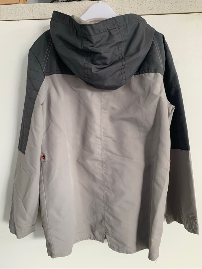 Veste coupe vent « Gémo » taille 10 ans - photo numéro 2