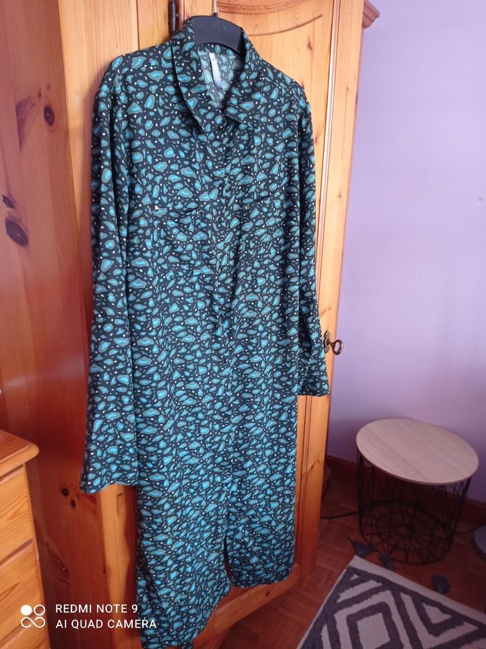 Robe ouverte à l avant avec ceinture