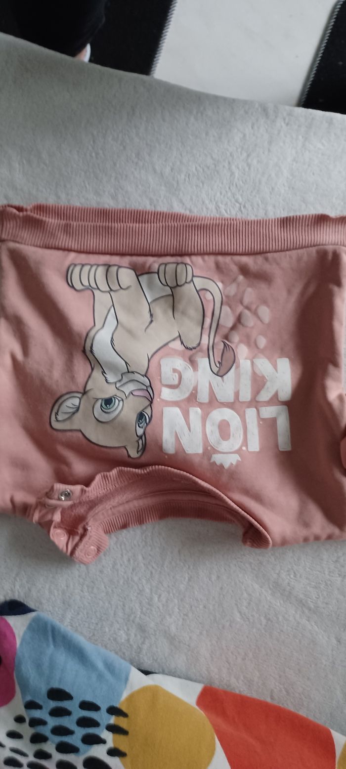 Très beau petit pull bébé fille  T 0/3 mois - photo numéro 2