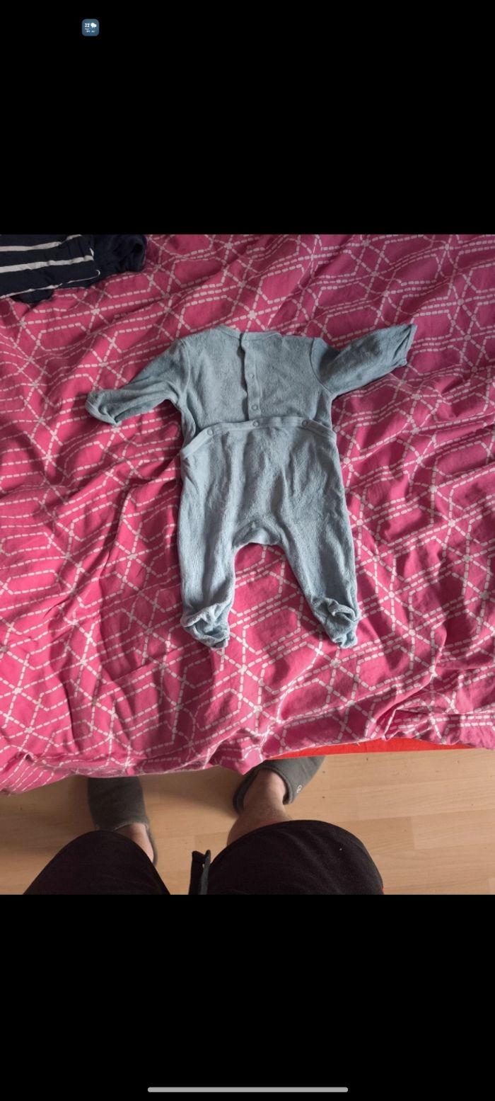 Pyjama 3 mois en excellent état - photo numéro 2