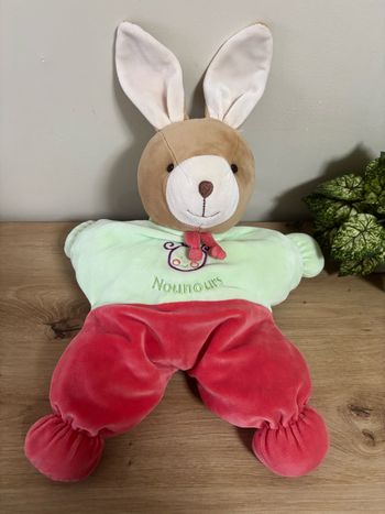 Peluche range pyjama lapin vert rouge nounours