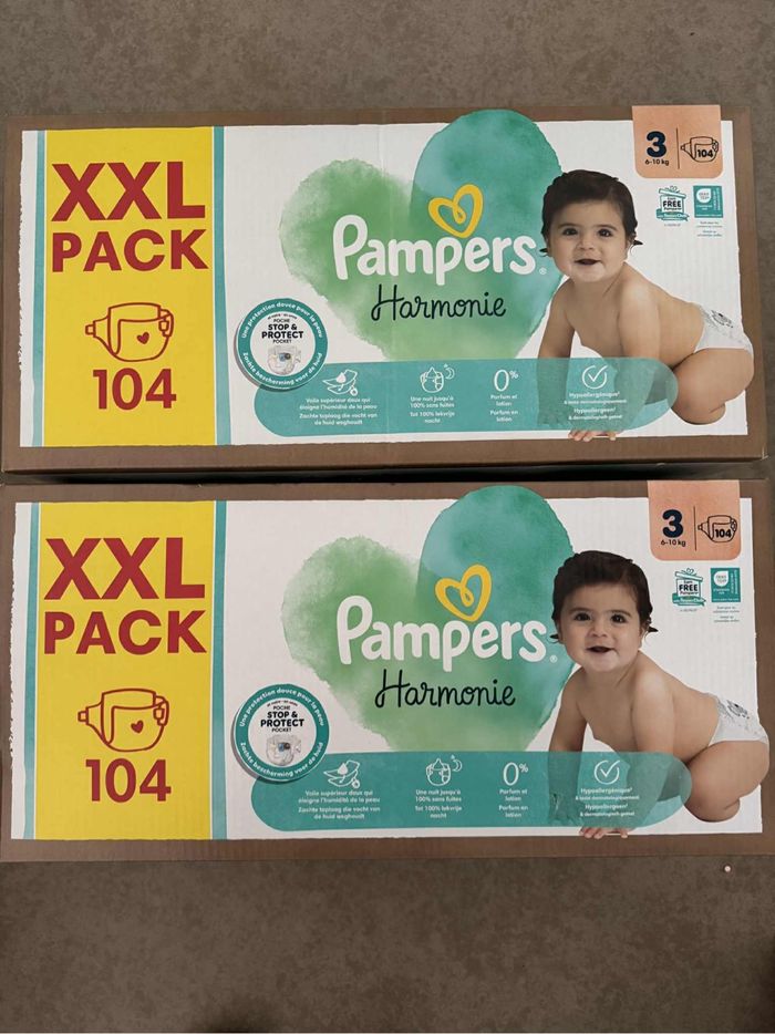 Lot de 2 cartons de couches taille 3 pampers harmonie