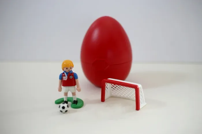 Playmobil joueur de foot avec but, oeuf de Pâques (4/10 ans)