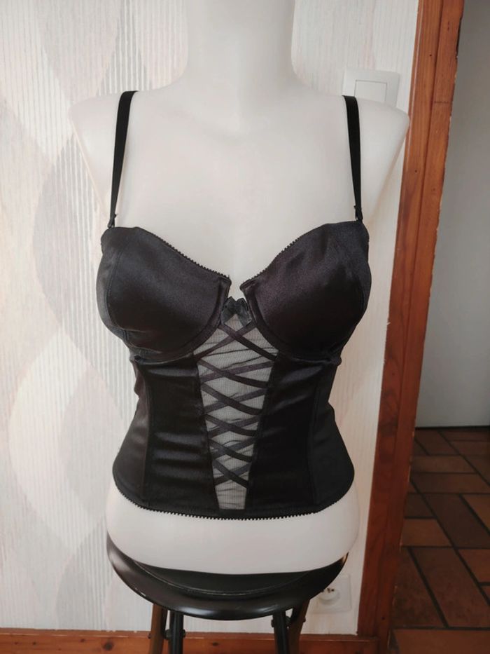 Corset sexy satiné et dentelle