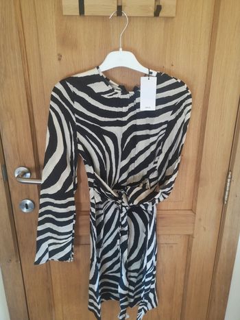 Robe Mango en noir et beige avec ceinture intégrée xxs