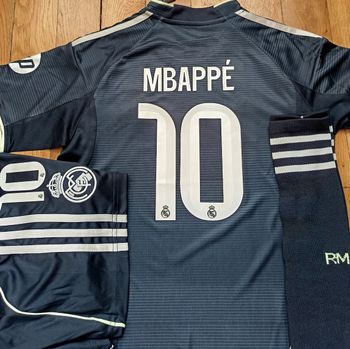 Taille 8 ans Real de Madrid Mbappe modèle 2026 marine extérieur