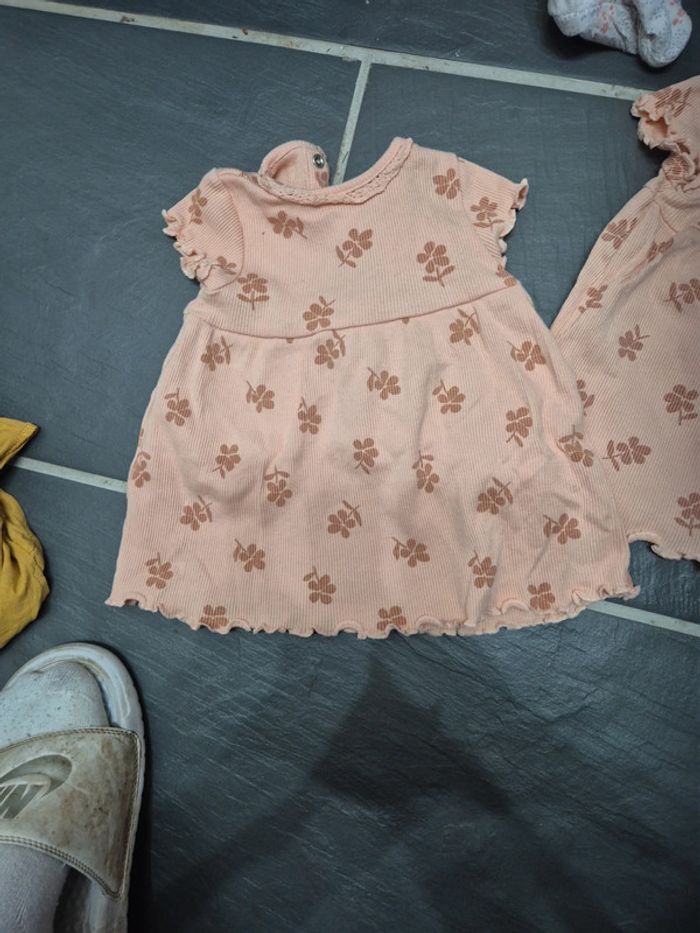 Deux robes abricot - photo numéro 3