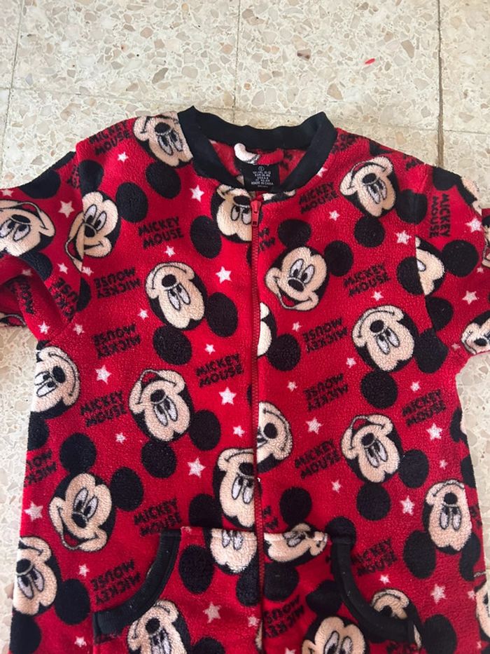 Sur pyjama Mickey - photo numéro 2