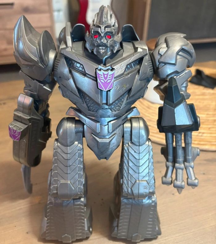 Robot articulé Megatron 26cm - photo numéro 2