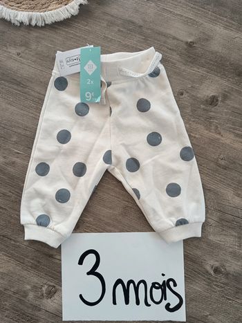 🌞 pantalon neuf crème à pois gris 3 mois