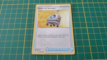 154/203 Carte Pokémon Valise de Secours peu co reverse Epée et Bouclier EB07 Evolution Céleste #B10