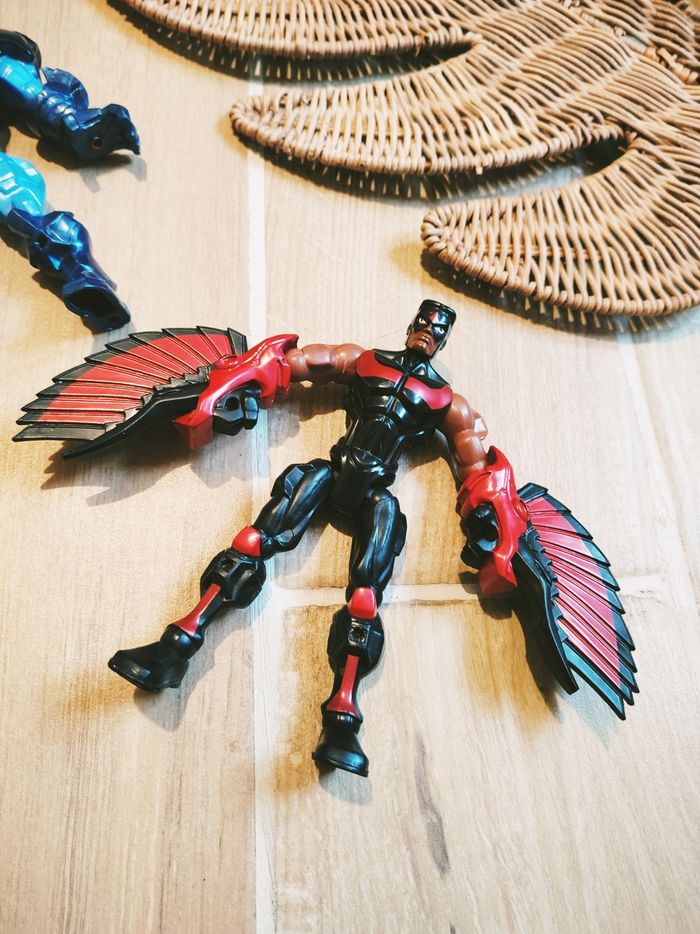 💫Lot de 2 figurines super hero mashers Iron Man stealth furtif et Faucon/ Falcon Avengers - photo numéro 3